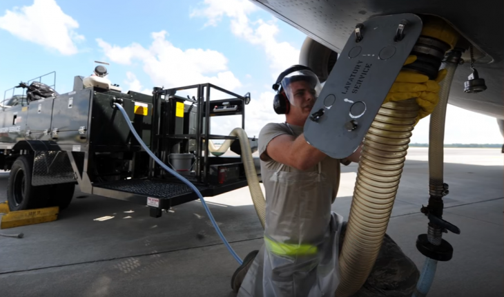 depurando baños de avión