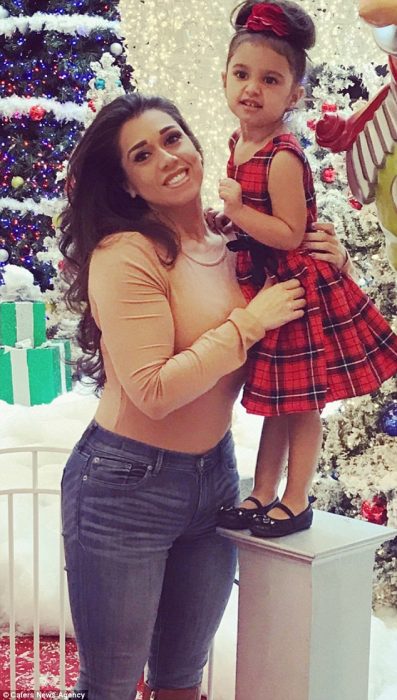 Betsy Ayala con su hija