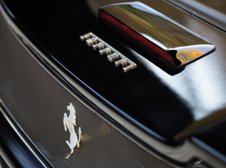 Ferrari logo trasero