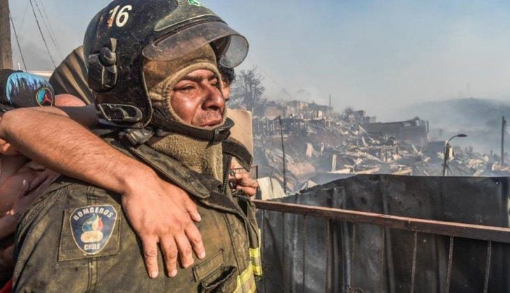 Juan Carlos Espinoza bombero llorando