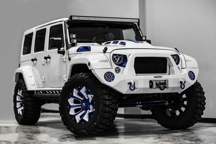 Jeep Stormtrooper esquinado 