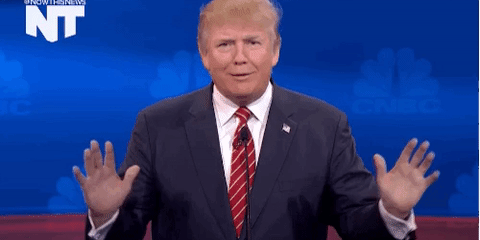 Donald Trump hace gestos