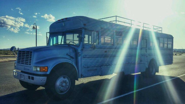 Big Blue camion conversion a casa pequeña