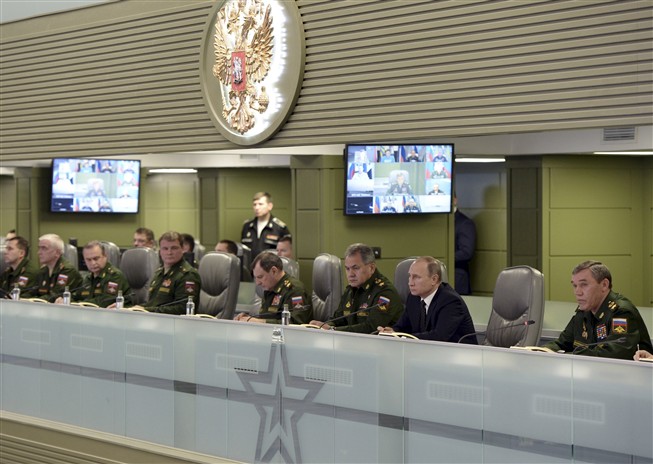 Putin en su sala de guerra