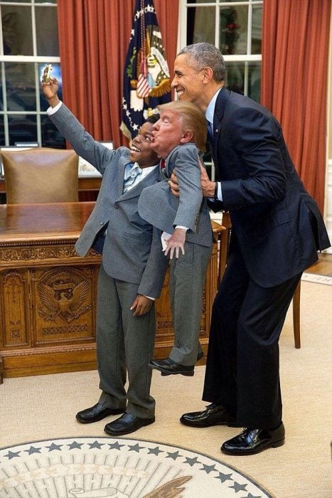Tiny Trumps Obama lo carga