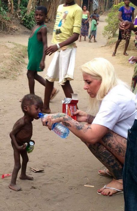 anja y niño agua