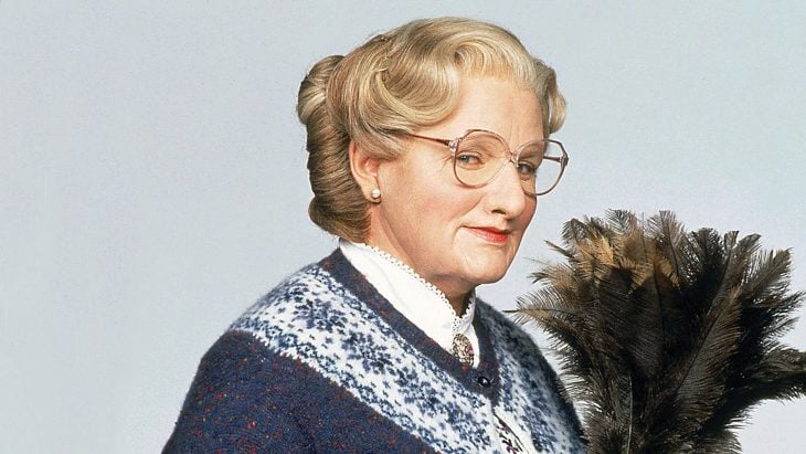 Mrs. Doubtfire con plumero