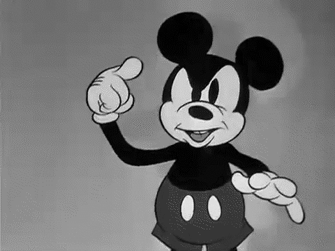 Mickey Mouse hace señas 