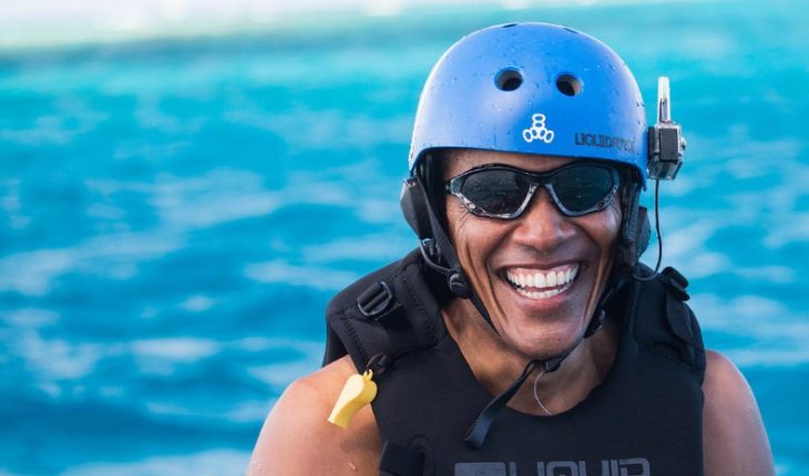 Obama con casco