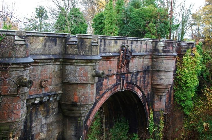 Puente Overtoun, Escocia