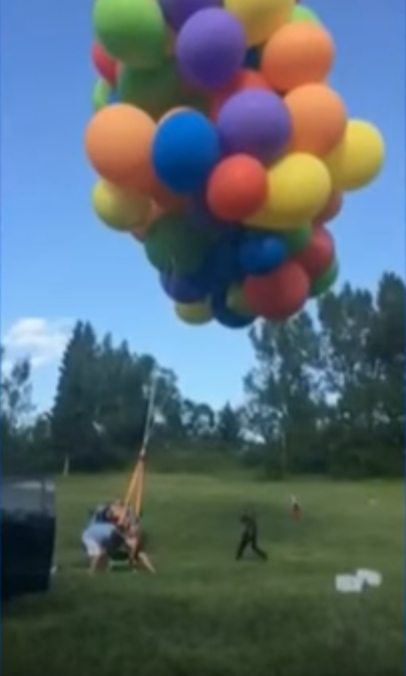Vuela en silla con globos con helio