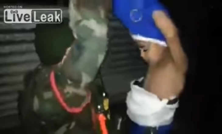 soldado y niño bomba