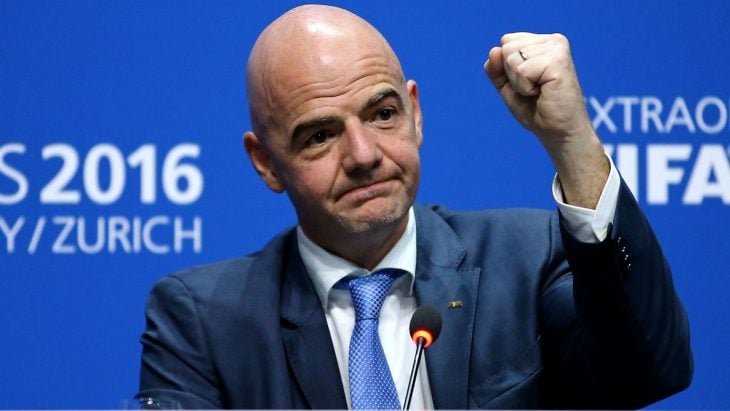 Giani Infantino con el puño en alto