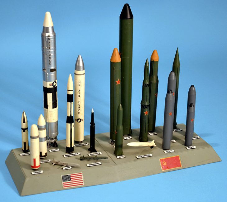 Monogram USA USSR Missiles03 aa 730x651 Conoce la desconocida historia; Cuando Rusia y EU intentaron lanzar misiles nucleares a la Luna