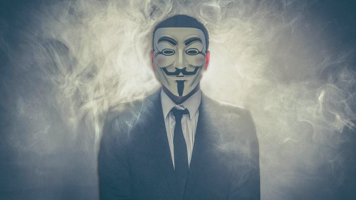 Anonymous con humo