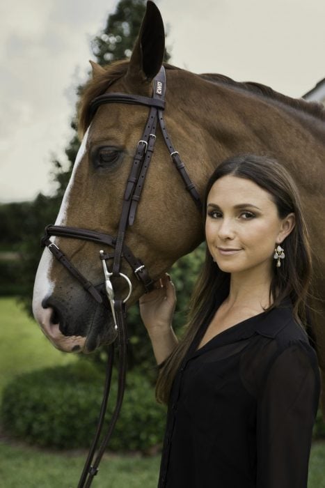 Georgina Bloomberg con caballo