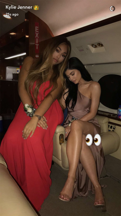 Kylie Jenner asiste a baile de graduación