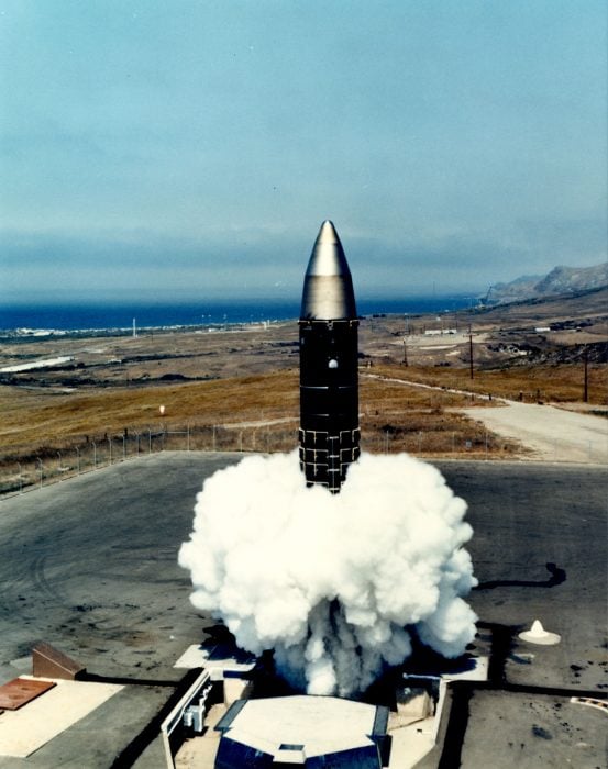 unilad.co .uk icbm National Museum of the US Air Force 553x700 Conoce la desconocida historia; Cuando Rusia y EU intentaron lanzar misiles nucleares a la Luna