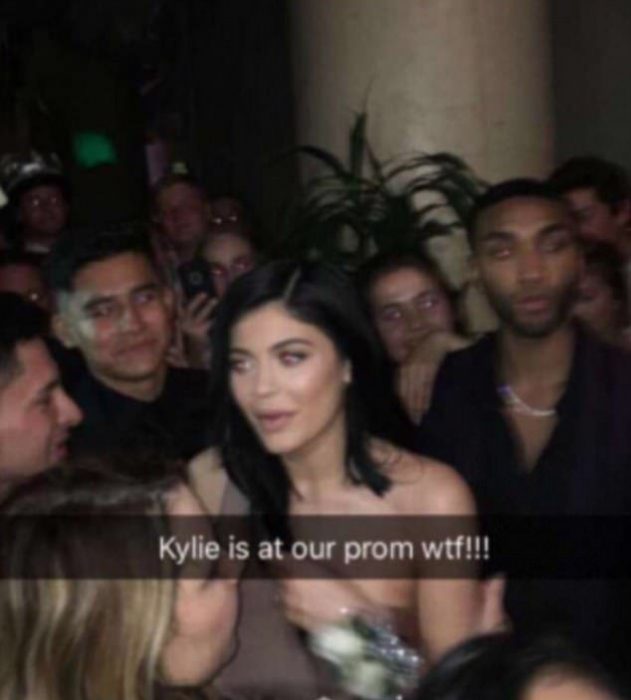 Kylie Jenner asiste a baile de graduación