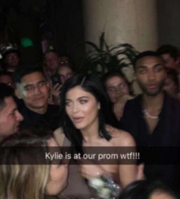 Kylie Jenner asiste a baile de graduación