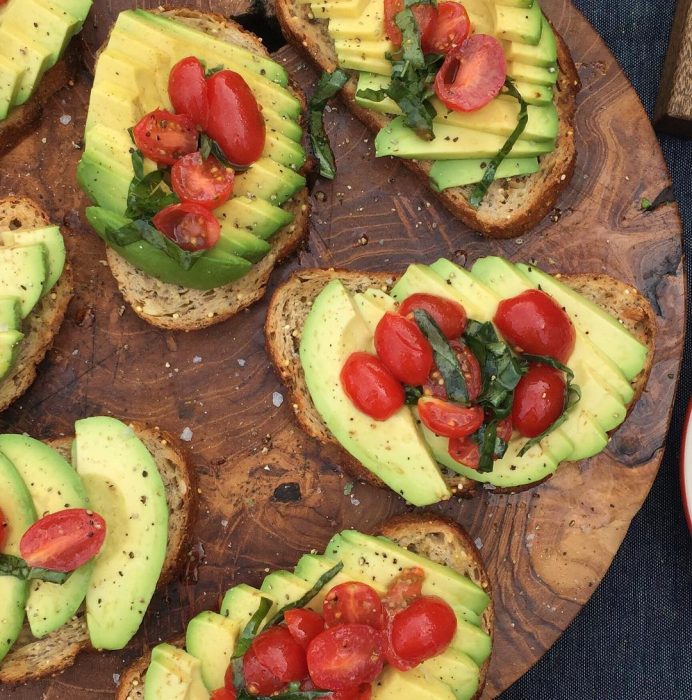  Minka Kelly tostadas de aguacate ramsay