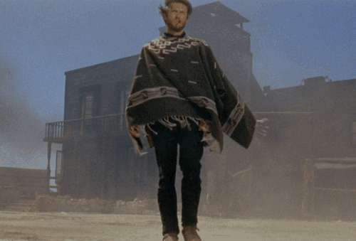 Clint Eastwood camina
