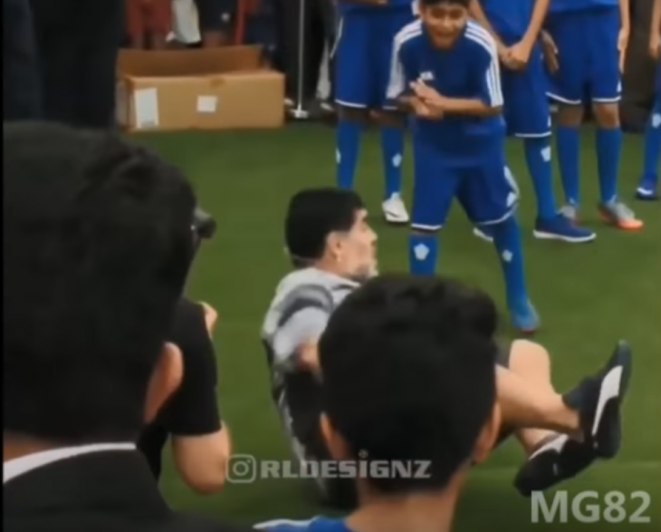 niño tira a maradona