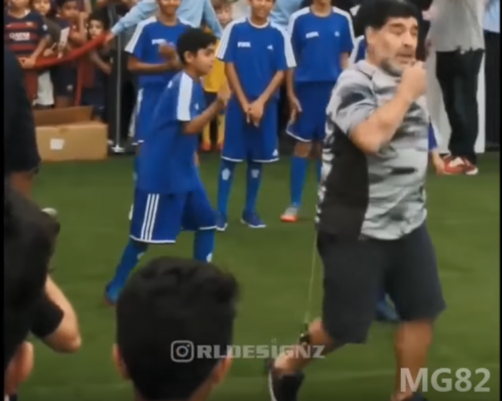 niño tira a maradona 2