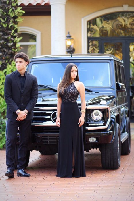 Hermanos son pareja en graduación