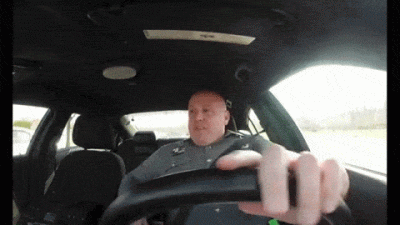 Noticias: Vecinos se quejan del ruido y llaman a la policía, un oficial