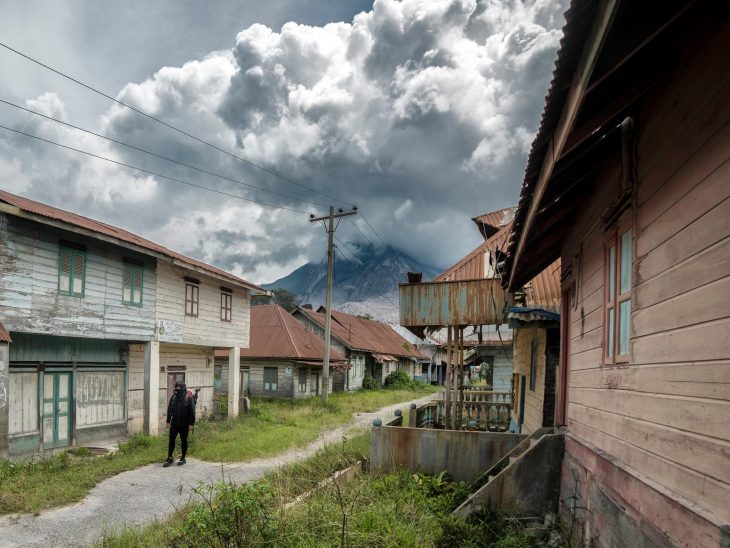 Se cuela a una ciudad volcán y toma estas fantásticas fotografías 5