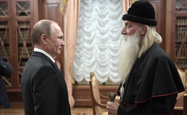 Vladimir puttin y Metropolitan Kornily