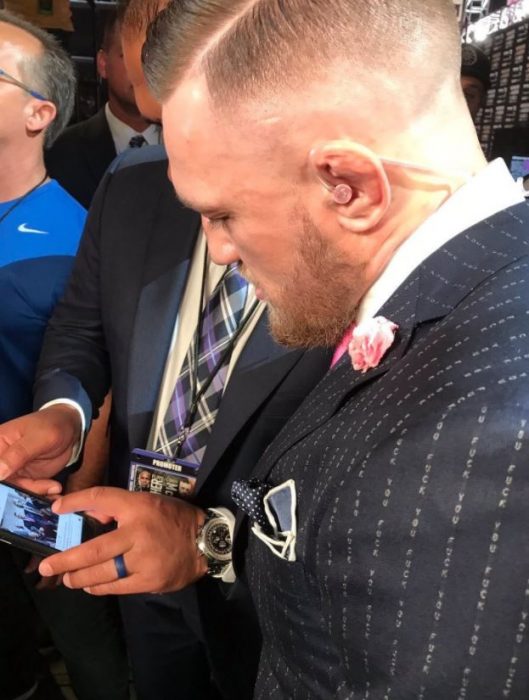 McGregor traje 