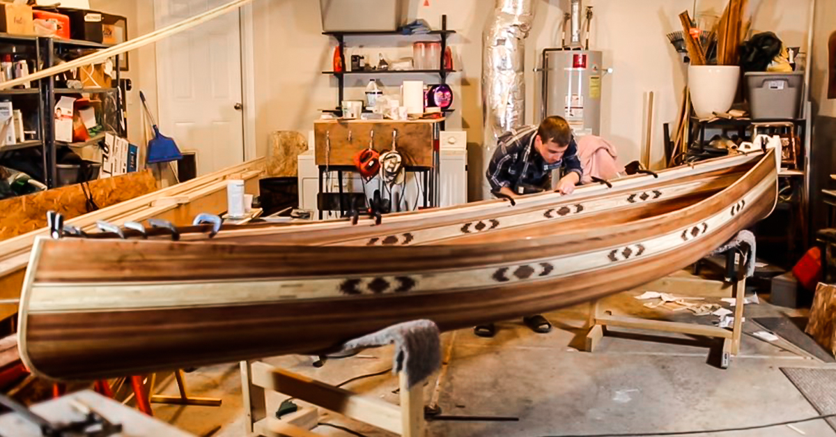 Compra un manual y construye una canoa en su propio garaje