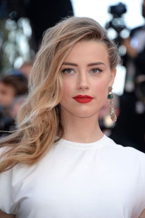 Amber Heard con pelo largo