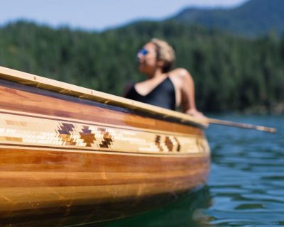 Compra un manual y construye una canoa en su propio garaje