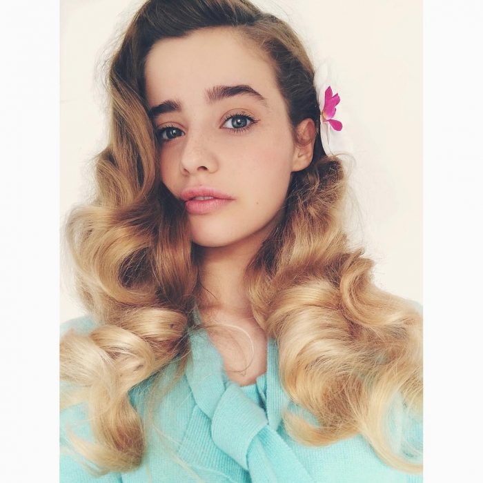 Holly Earl pelo rizado