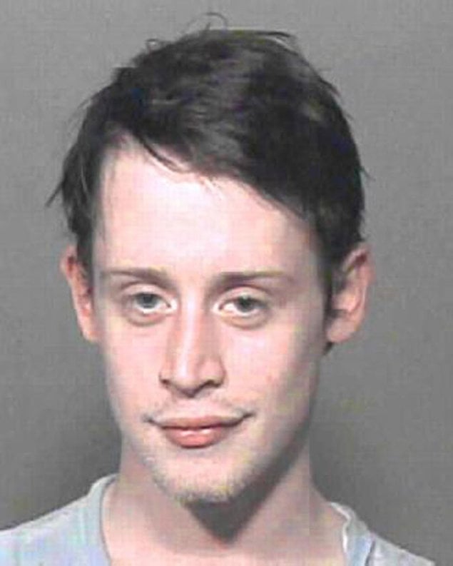 Macaulay carson culkin, one of the most famous american child stars, was born on august 26, 1980 in new york city, new york, usa, as the third of seven children of his father kit culkin (a former stage and child actor and also macaulay's former manager) and mother patricia brentrup.he is the brother of shane culkin, dakota culkin, kieran culkin, quinn culkin, christian culkin, and rory culkin. Macaulay Culkin - Macaulay Culkin continua surpreendendo com seu novo visual ...