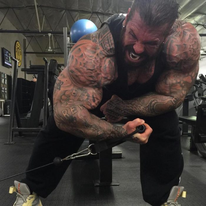 Rich Piana haciendo ejercicio