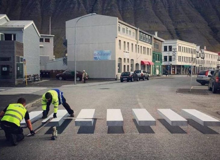 Paso de cebra ilusión óptica