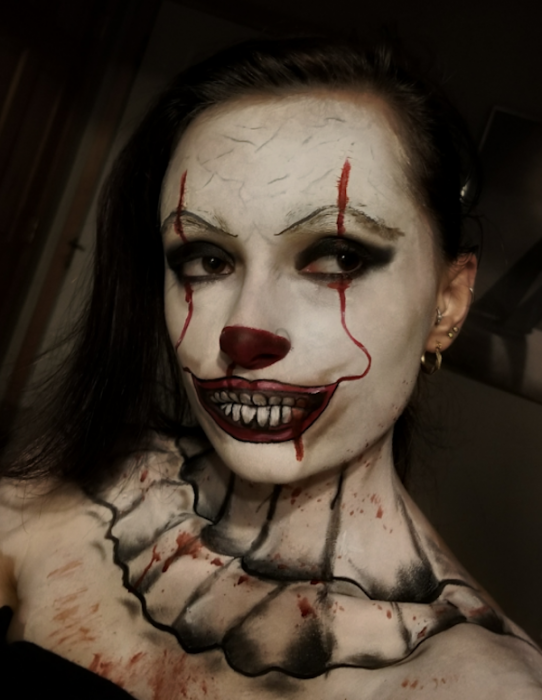 Mujer disfrazada como Pennywise