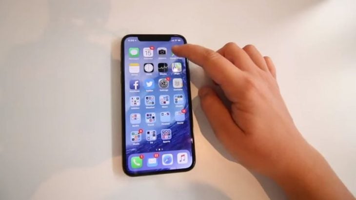 enseña iphone x despiden a su padre