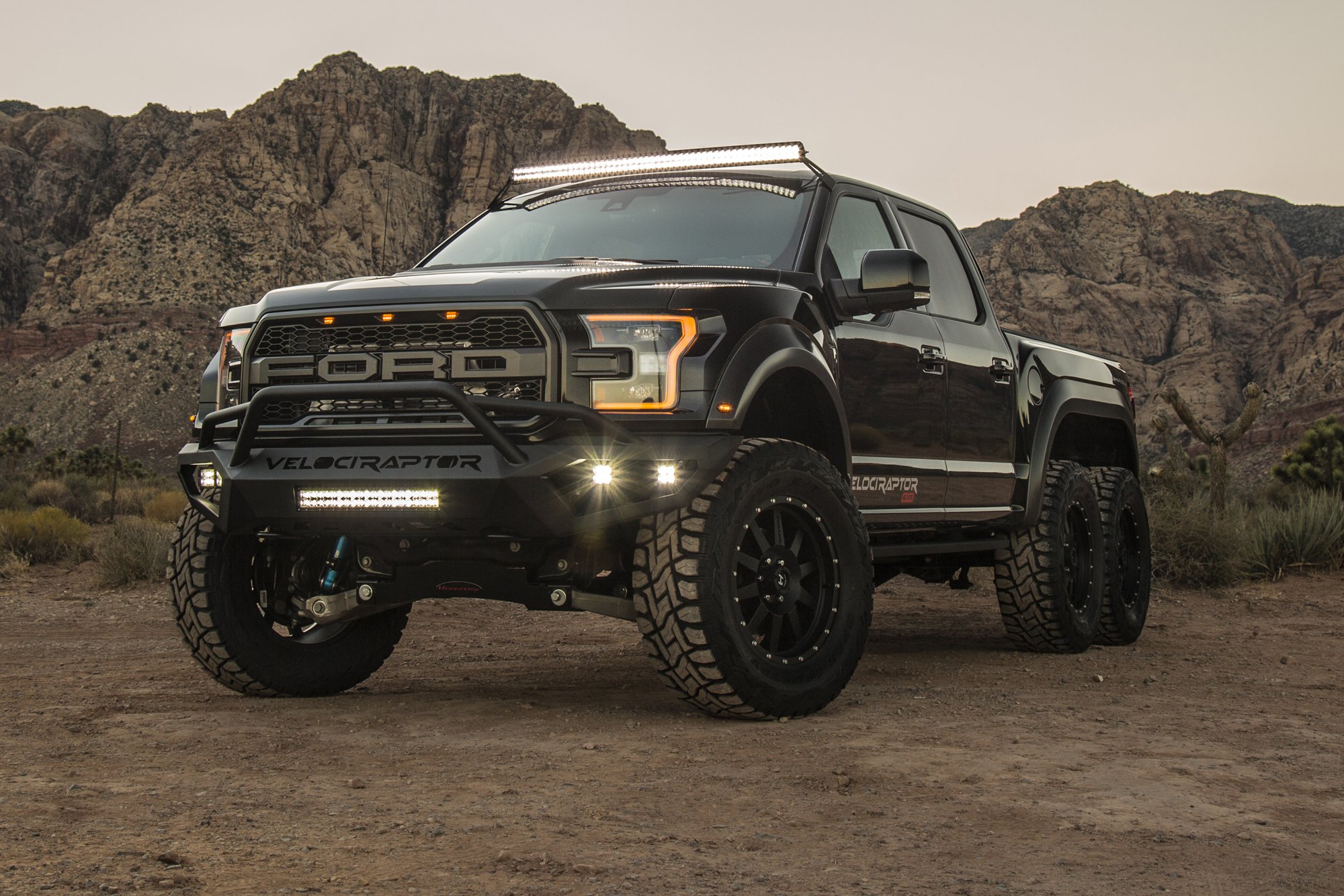 El Velociraptor 6×6 sobre una Ford Raptor 2018 es alucinante