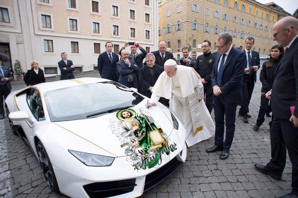 Papa en Batalla de Photoshop