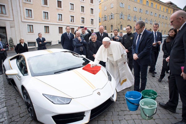 Papa en Batalla de Photoshop