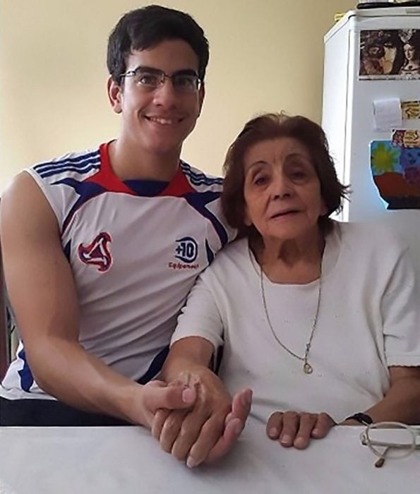 Se casó con su propia abuela y ahora pide pensión