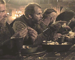 Vikingos comiendo