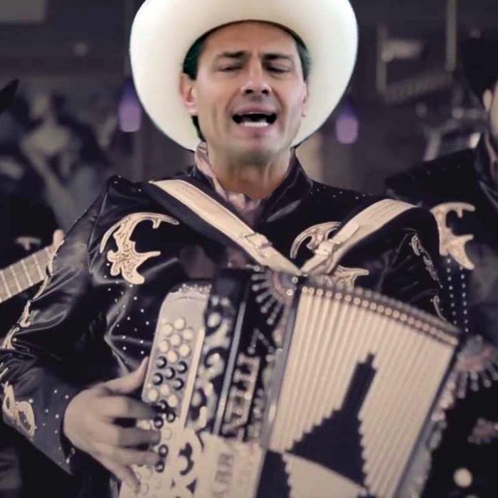 peña canta sombrero meme