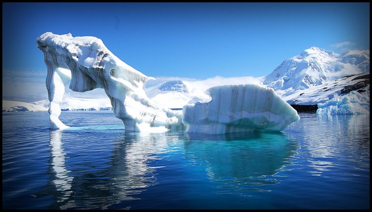 Trozo de hielo en la Antártica 