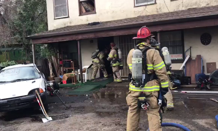 Mató araña e incendió la casa